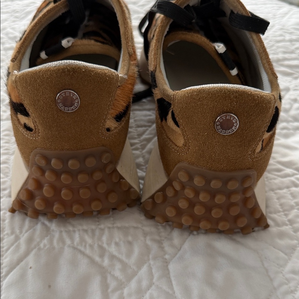 Steve Madden Tan and Black Sneakers - Picture 6 of 7